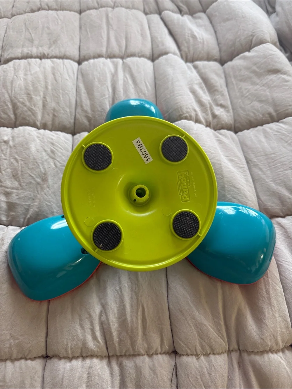Outward Hound Interactive Treat Spinner- not nwt